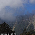 對面山頭看得出有土石流遺跡