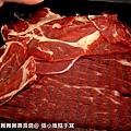 先上兩盤豬肉、兩盤牛肉