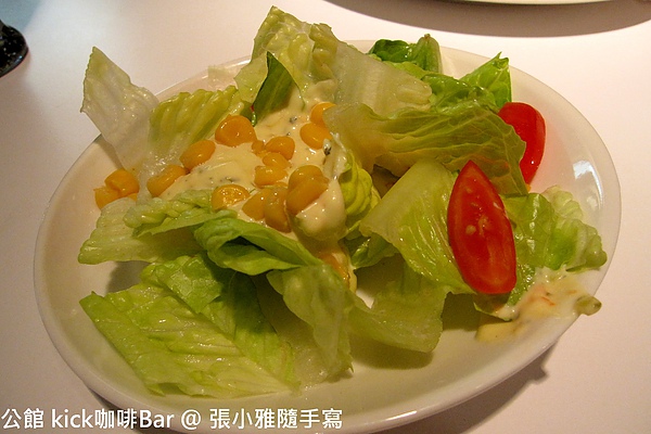 點漢堡加八十塊,就有生菜沙拉和飲料一杯