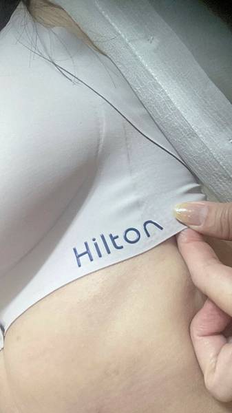 穿比不穿更舒服／Hilton 希爾頓 小心機前扣式深v石墨烯