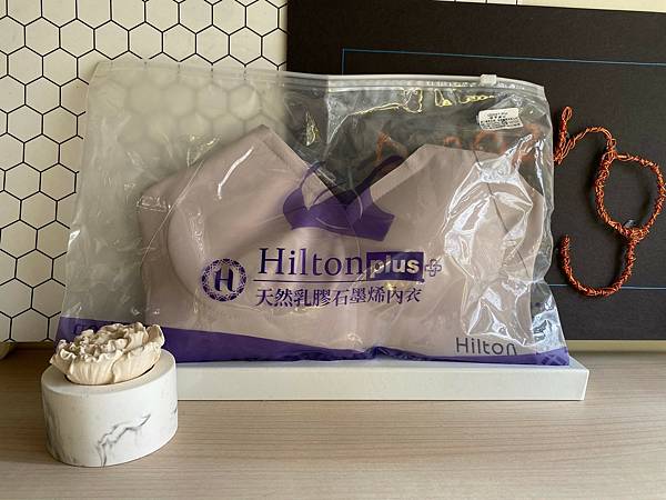 穿比不穿更舒服/Hilton 希爾頓 小心機前扣式深v石墨烯 穿比不穿更舒服/Hilton 希爾頓 小心機前扣式深v石墨烯