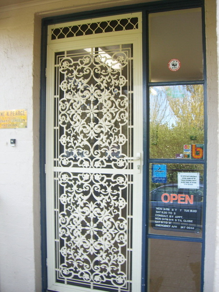 manuka vet front door