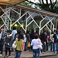 20111126-10戶外也滿是人潮.jpg