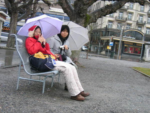 淒風苦雨