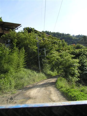 一路顛簸,塵土飛揚