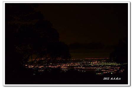 凌晨出發還能看見屏東市區的夜景。