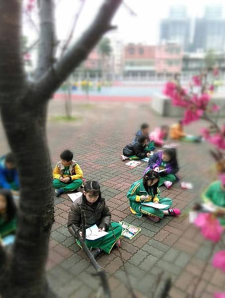 104-309第一次校園寫生_5089.jpg 104-309第一次校園寫生_5089.jpg