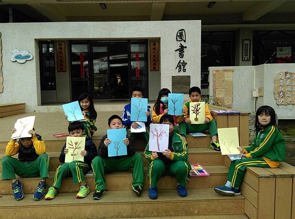 104-309第一次校園寫生_7165.jpg 104-309第一次校園寫生_7165.jpg