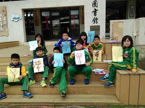 104-309第一次校園寫生_3806.jpg 104-309第一次校園寫生_3806.jpg