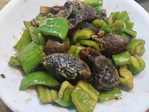 [食譜] 青椒炒皮蛋
