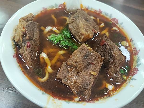 [食記] 台北市信義區永春站 小陳牛肉麵