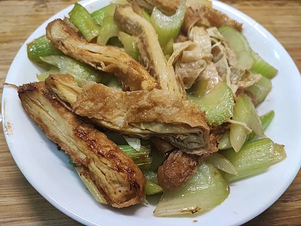 食譜 - 西洋芹炒豆包