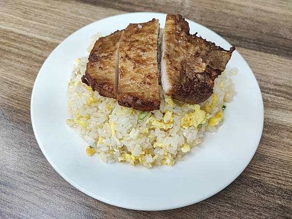 [食記] 三重芳聖小吃 鼎泰豐師傅炒飯超平價好吃