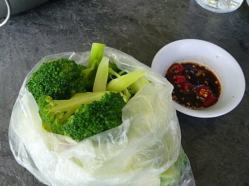 清甜的花椰菜在炎夏是道最佳美食 (小咪攝)