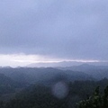 然後雲海開始往下降  雨