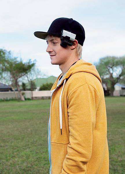 圖6. Sony Action Cam專屬配件_夾式頭戴套組【BLT-CHM1】超輕巧的頭戴配件，提供更多元的拍攝方式、收藏意想之外的影像紀錄