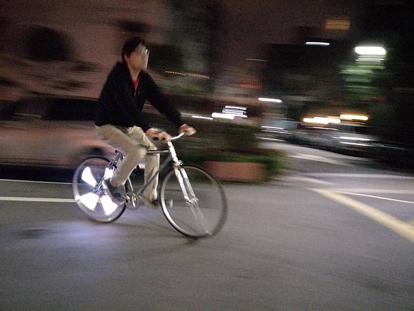 馳騁夜風中無法忽視的耀眼!可自訂圖案甚至動畫的 Balight 夜騎俠 – 魔光輪開箱體驗 @3C 達人廖阿輝 IMG20161213003213_1