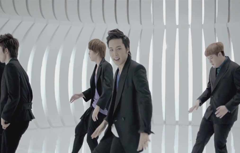 Super Junior 슈퍼주니어_Mr.Simple_MUSICVIDEO_(720p)[22-23-12].JPG