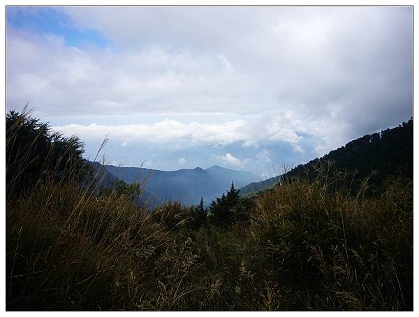 庫哈諾辛山-藍天白雲.JPG