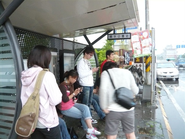 等客運中...