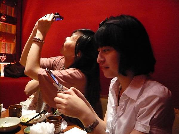 大家都在做自己的事