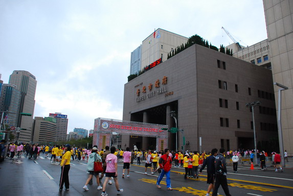 活動在台北市政府前的廣場