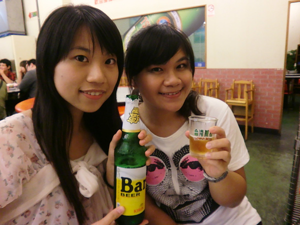  不過這也彌補了我們多年沒見的歲月  是不是! 