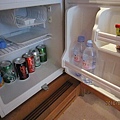  冰箱的飲料水食品通通都要錢 