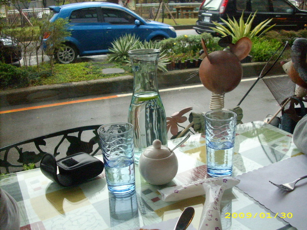  生意超好 等了一個小時才等到 