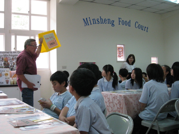  這裡是到了餐廳 食物都是用圖片來代替