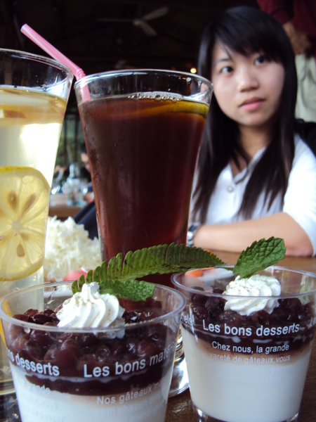  邊吃邊玩相機 水果分別為頻果醋跟凍檸茶 