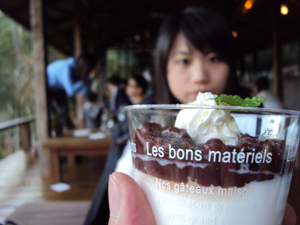  甜點是紅豆奶烙 阿璋很愛 但我已經飽的吃不下了 