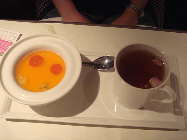 23-義式雙色奶酪+玫瑰自然果茶.JPG