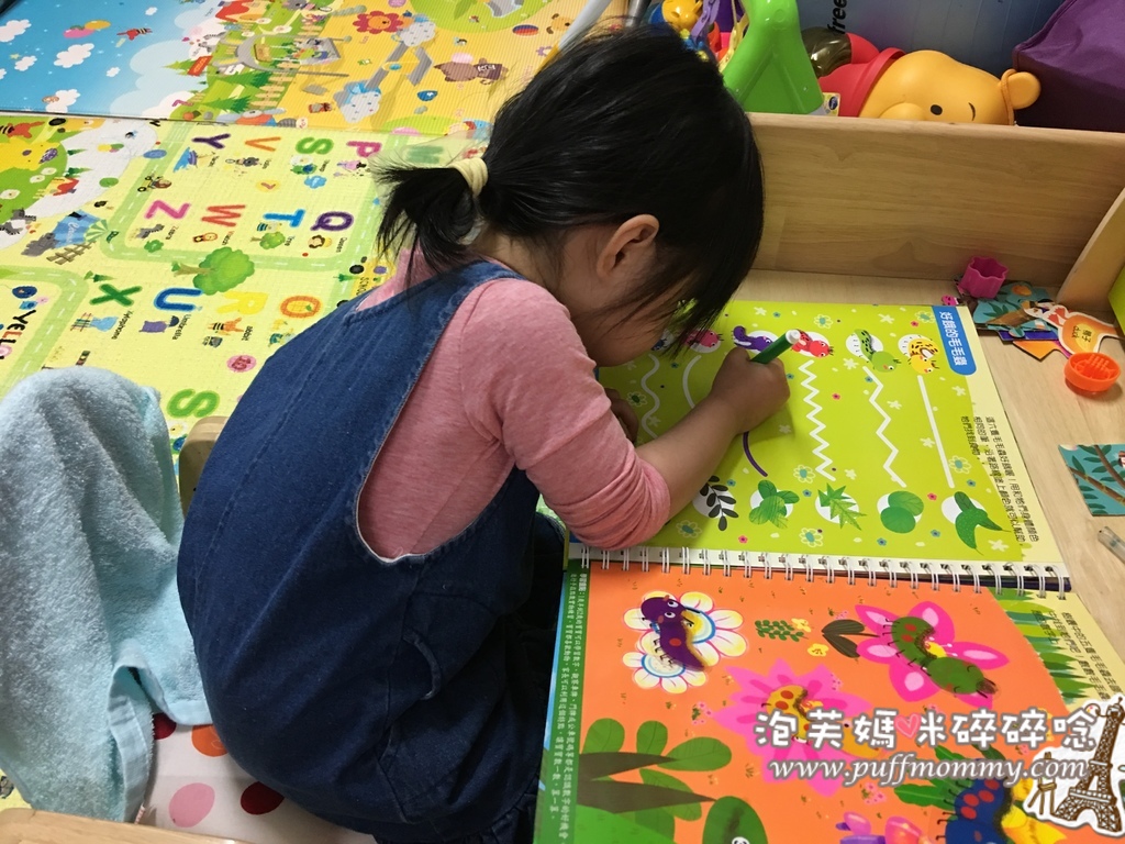 幼福毛毛蟲嘉年華益智遊戲書