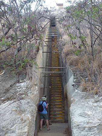 D03-138-Diamond Head.JPG