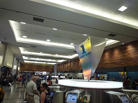 D05-001-Honolulu Airport.JPG D05-001-Honolulu Airport.JPG