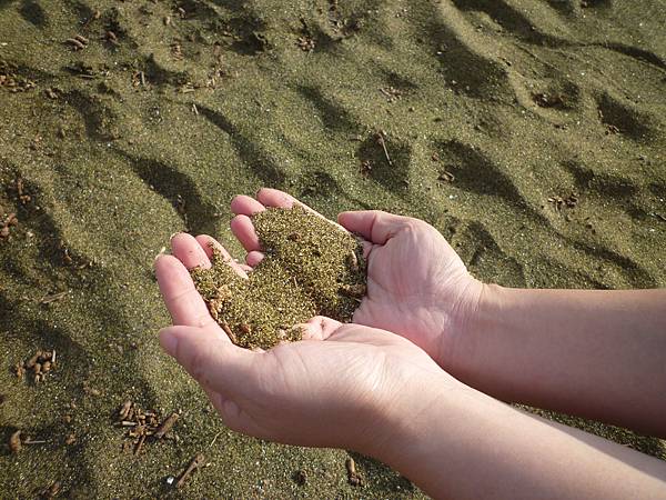 D05-111-Green Sand Beach.JPG