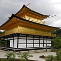 可觀賞金閣寺最近距離