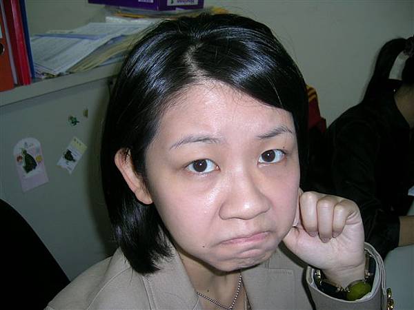 我拔智齒好痛耶..不要照啦.JPG