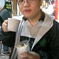 吃春捲-1.JPG