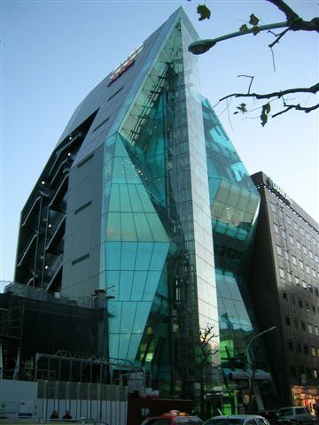 原宿明治通り上的建築.JPG