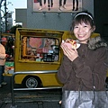 明治通り上的熱狗車.JPG