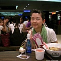 與莉莉大逛即將倒閉的plaza..通通4折~YA...JPG