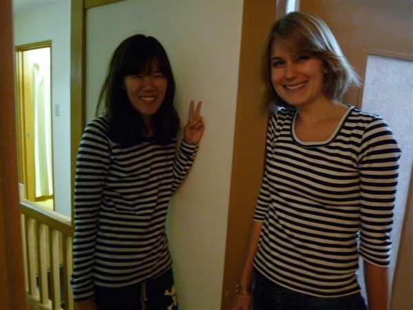 剛好同一天穿同樣的衣服很妙很妙.JPG