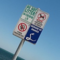 Rockingham Beach警告標示