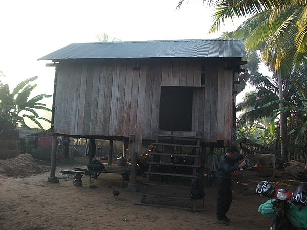 我們住的房屋, 正要準備出發展開第二天行程