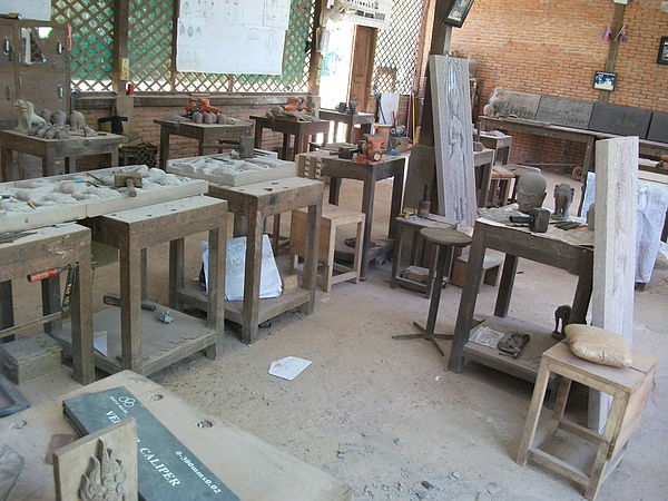 Les Artisans d'Angkor, 吳哥藝術學校, 為了培養當地具有藝術創作潛能的年輕人而設立