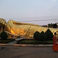 和Sarah道別後, 在Phrae帕府多住了一晚, 圖為鎮上寺廟Wat Phong Sunan