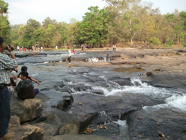 Chaiyaphum, 猜也奔省裡的Tat Ton國家公園, 在瀑布戲水野餐是泰國人很主要的活動, 泰國境內有非常多的瀑布, 到假日就人滿為患