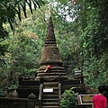 佈滿青苔的佛塔, Phra Nang Ruar Lom stupa